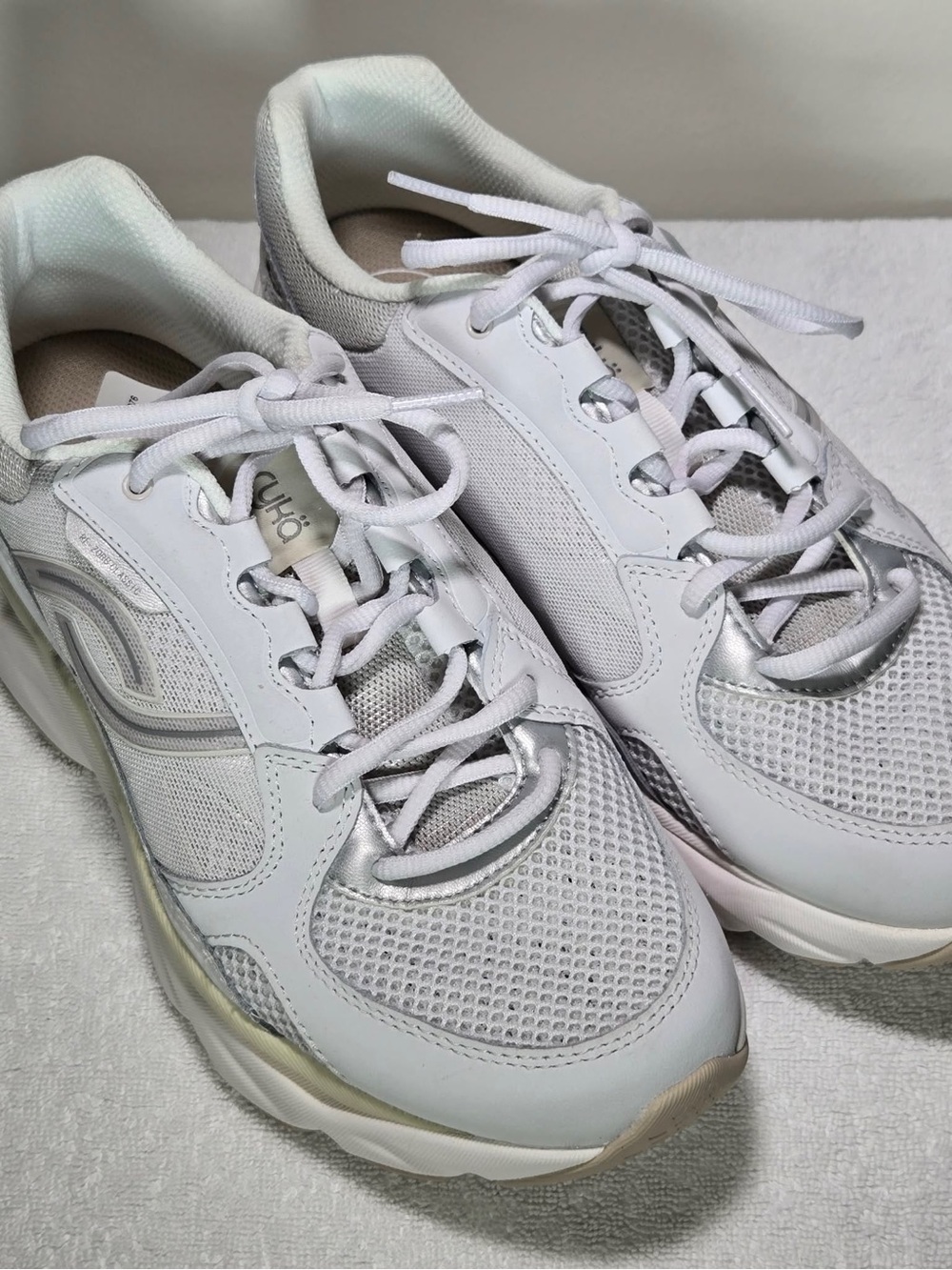 Ryka Women's New Without Tags 9.5 White Athletic Sneakers with Silver Trim